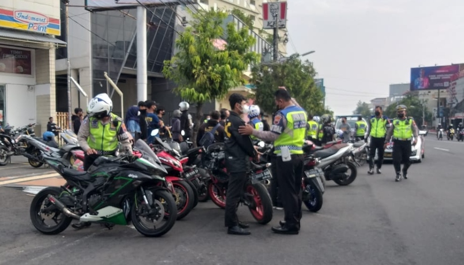 Polrestabes Semarang Jaring 50 Pengendara Knalpot Brong